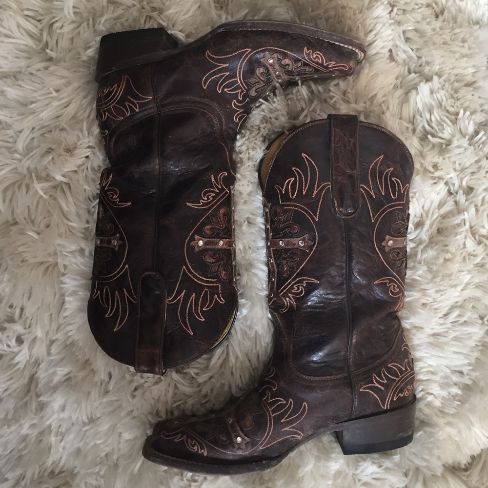 Cavenders cowboy boots